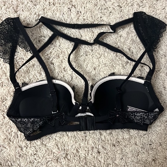 New no tags Victoria’s Secret matching bra and panty set - Picture 6 of 7